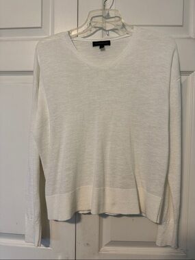 Banana Republic Creamy White linen V-Neck Lightweight Sweater S